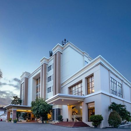 Riss Hotel Malioboro Джокьякарта Экстерьер фото