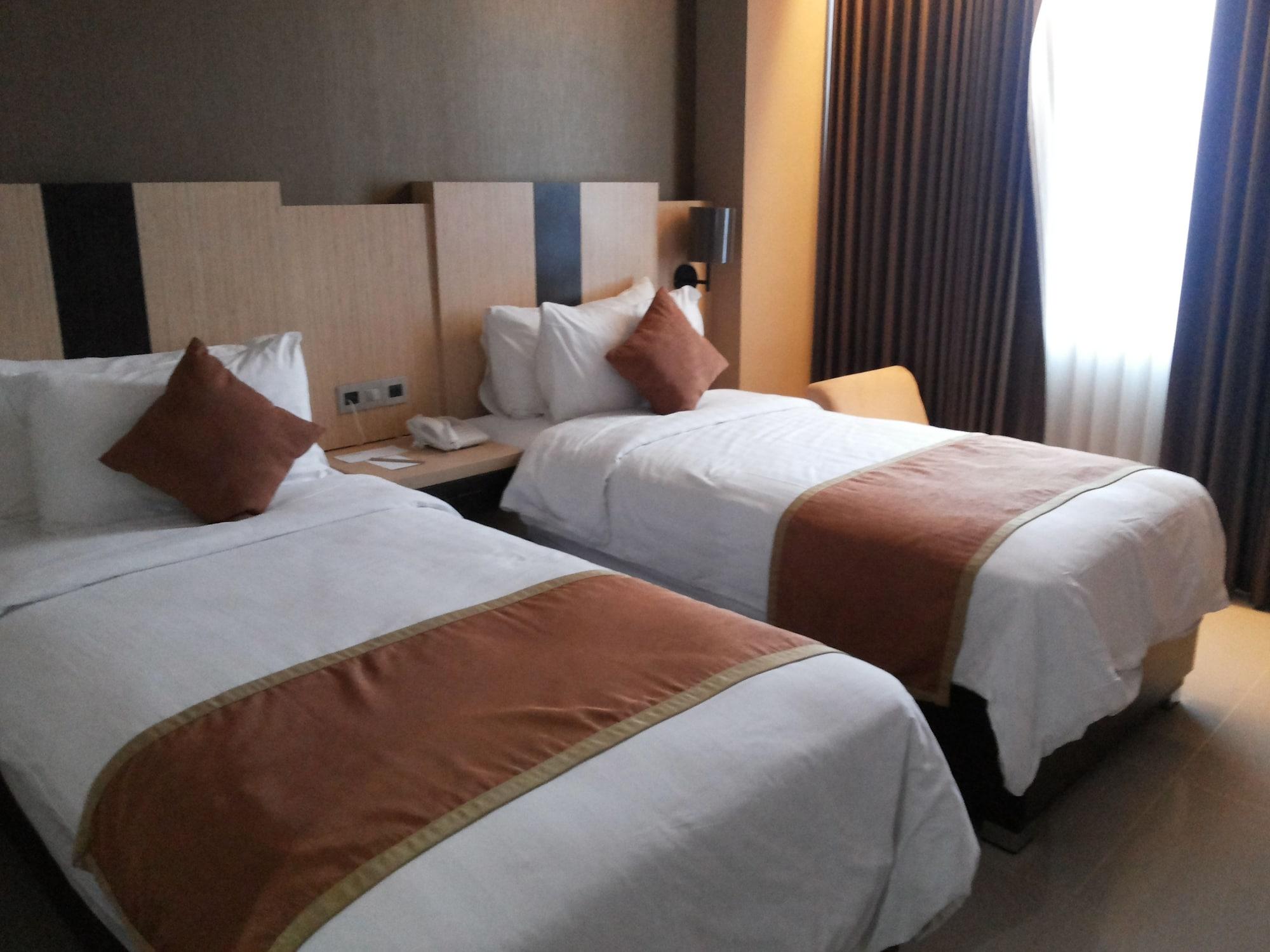 Riss Hotel Malioboro Джокьякарта Экстерьер фото