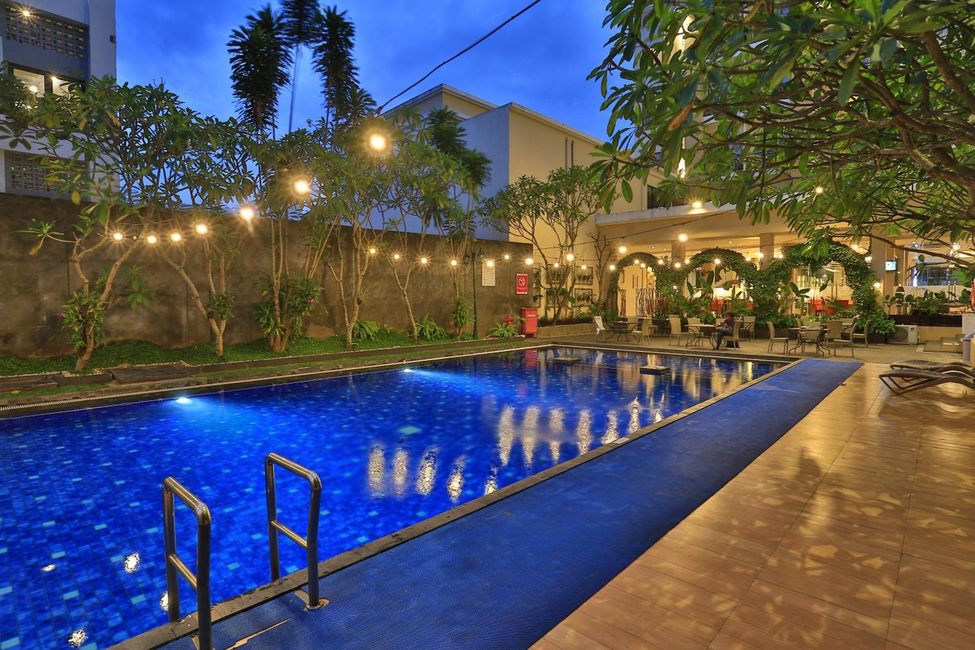 Riss Hotel Malioboro Джокьякарта Экстерьер фото