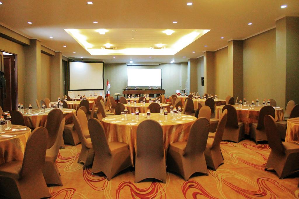 Riss Hotel Malioboro Джокьякарта Экстерьер фото