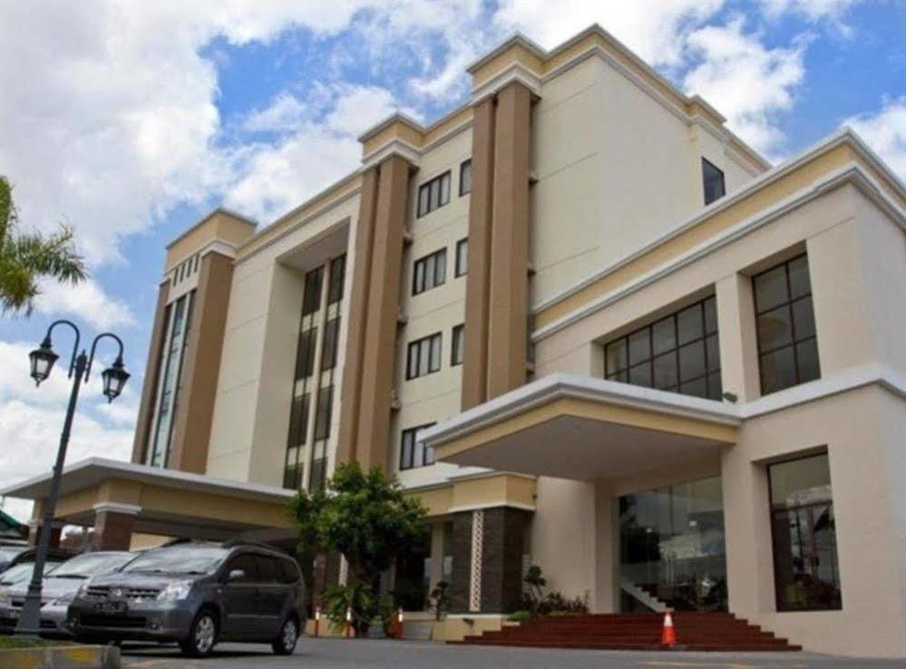Riss Hotel Malioboro Джокьякарта Экстерьер фото