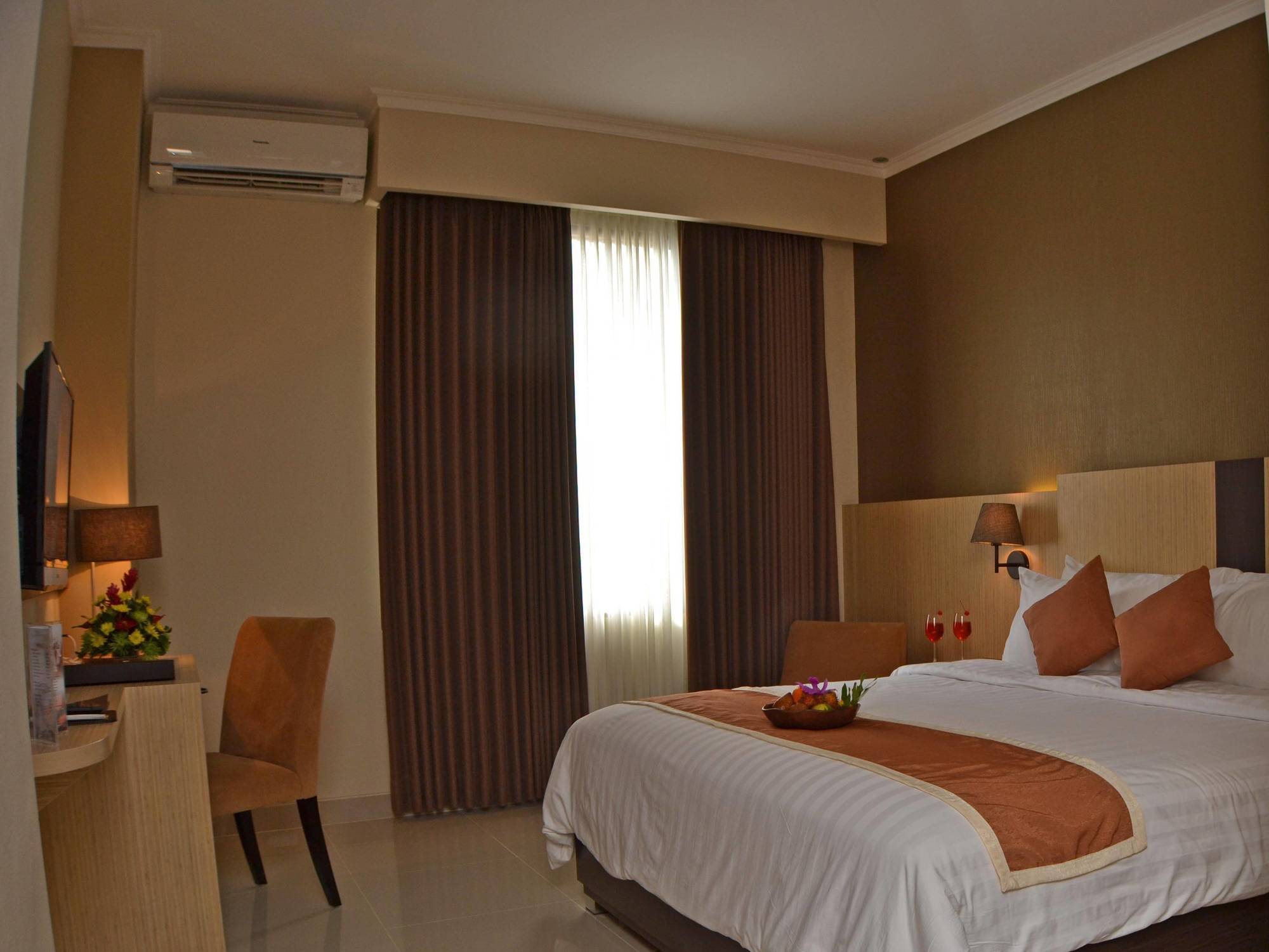 Riss Hotel Malioboro Джокьякарта Экстерьер фото