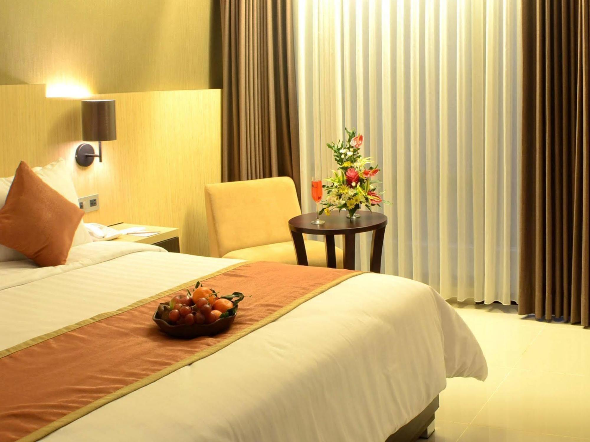 Riss Hotel Malioboro Джокьякарта Экстерьер фото