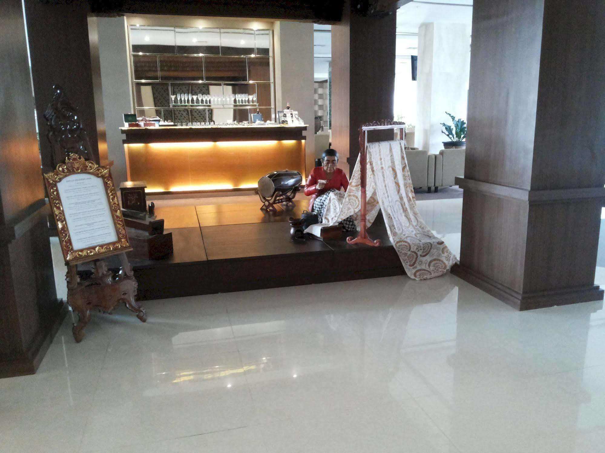 Riss Hotel Malioboro Джокьякарта Экстерьер фото