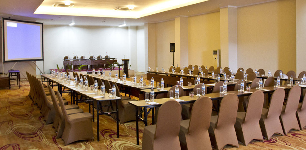 Riss Hotel Malioboro Джокьякарта Экстерьер фото